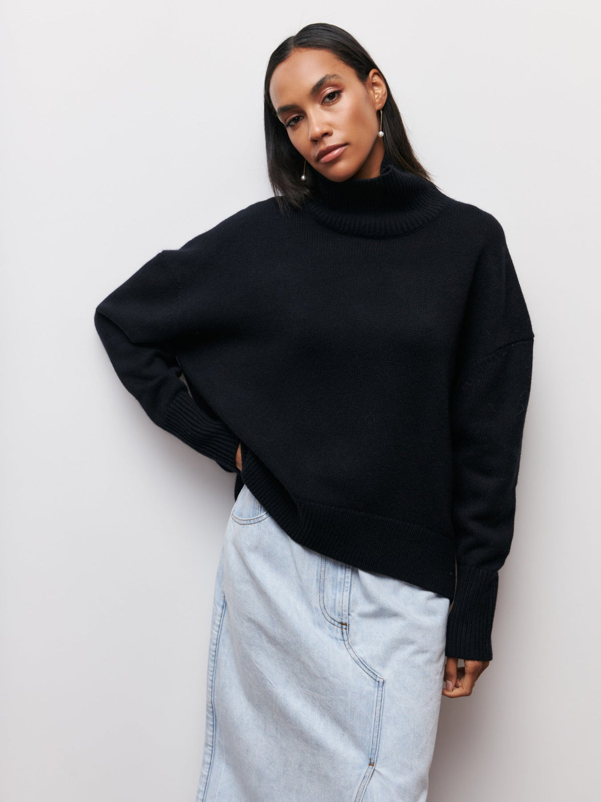 Pulover damă oversized cu guler înalt și mâneci lungi - 2 - Modariox
