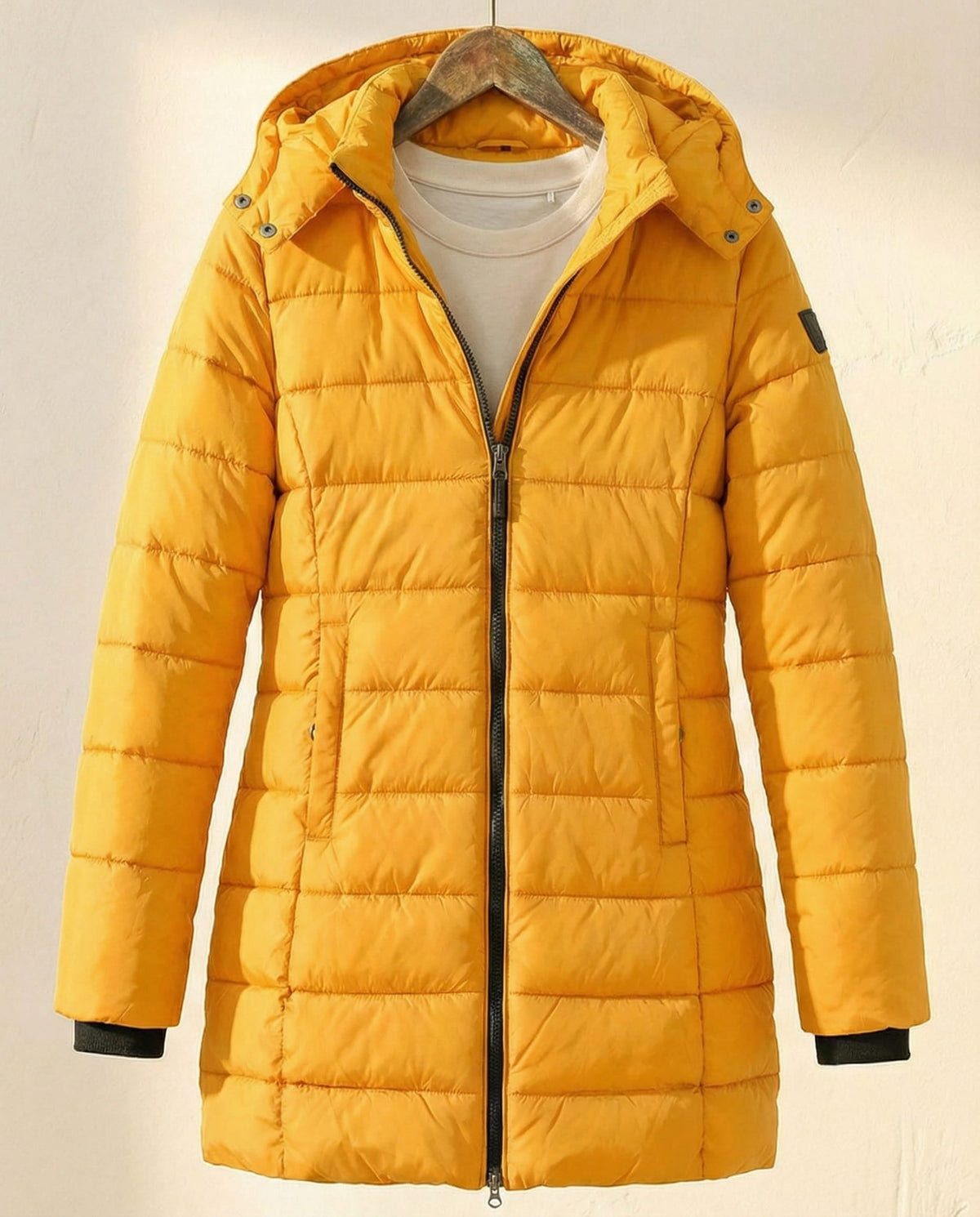 Jachetă Puffer pentru Femei cu Glugă și Croială Elegantă - 1 - Modariox