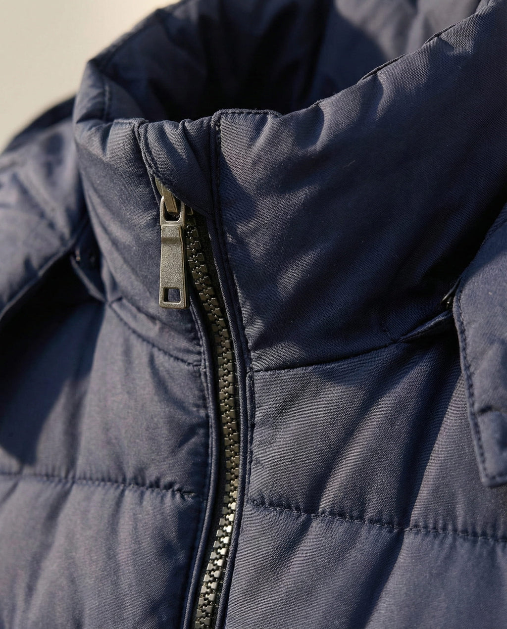 Jachetă Puffer pentru Femei cu Glugă și Croială Elegantă - 7 - Modariox