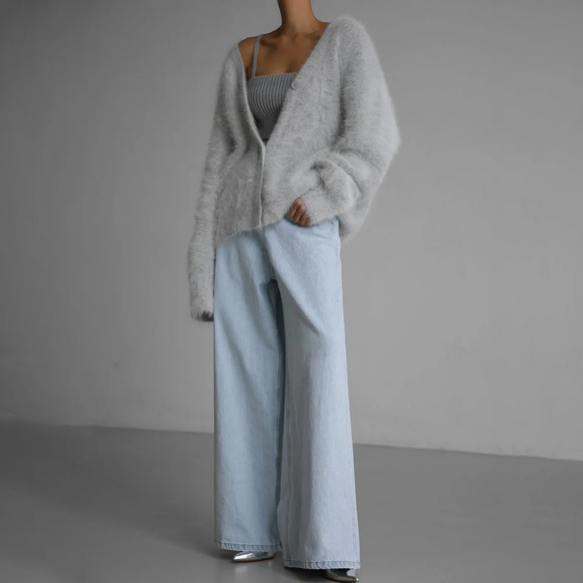 Cardigan din material pufos cu decolteu în V și mânici lungi | M&R - 5 - Modariox
