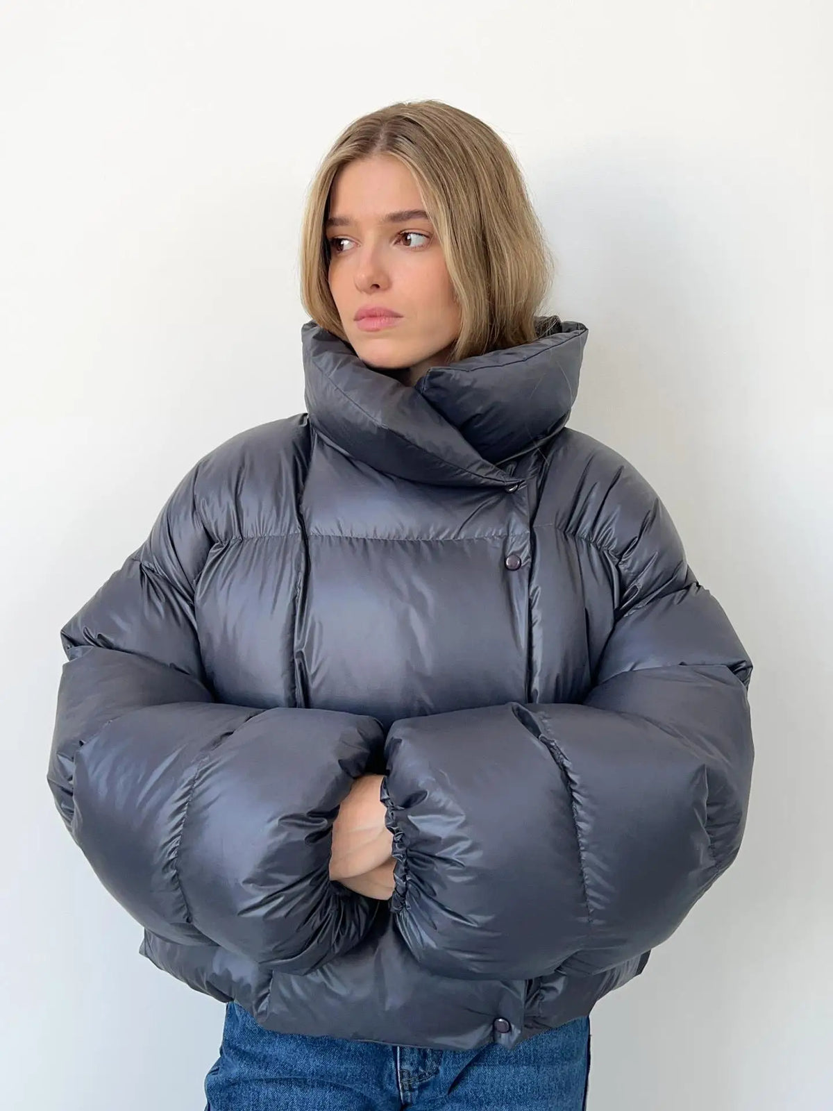 Jachetă scurtă cu umplutură voluminoasă și glugă | M&R - 6 - Modariox