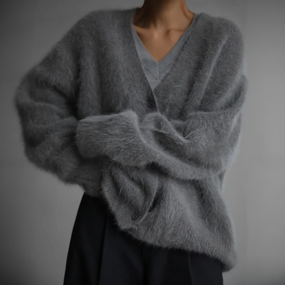 Cardigan din material pufos cu decolteu în V și mânici lungi | M&R - 2 - Modariox